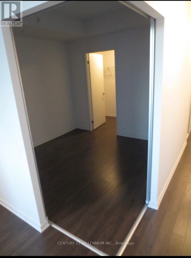 Photo 3 of 622 E 36 Lisgar Street, Toronto ON