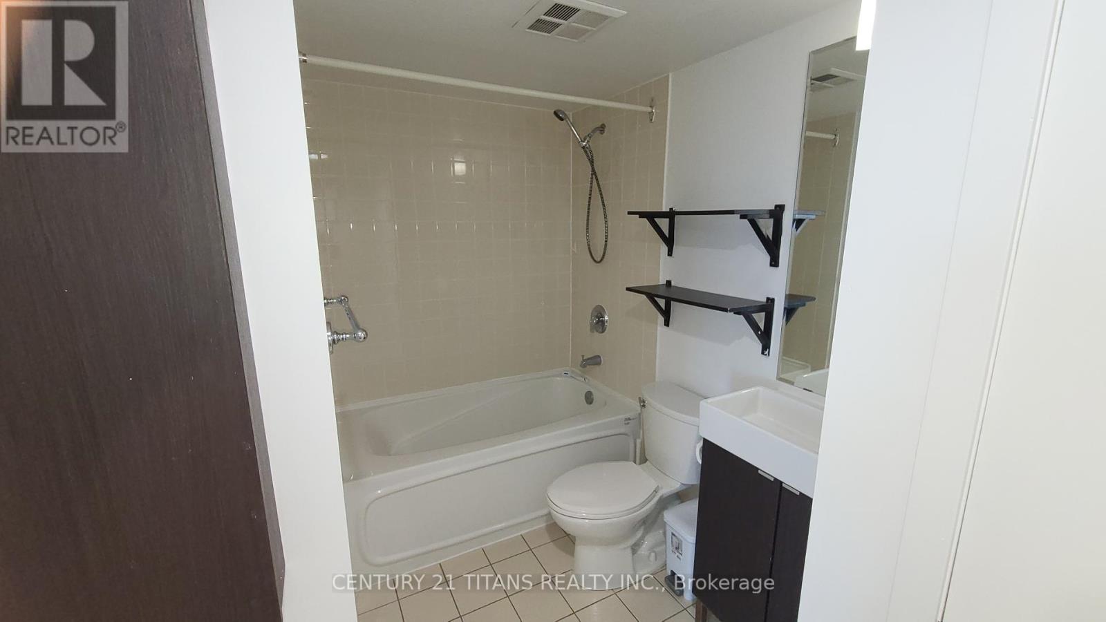 Photo 17 of 2015 36 Lee Centre Drive E, Toronto ON