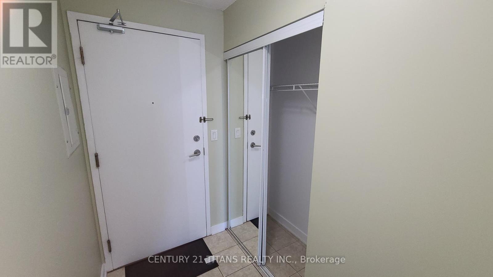 Photo 14 of 2015 36 Lee Centre Drive E, Toronto ON
