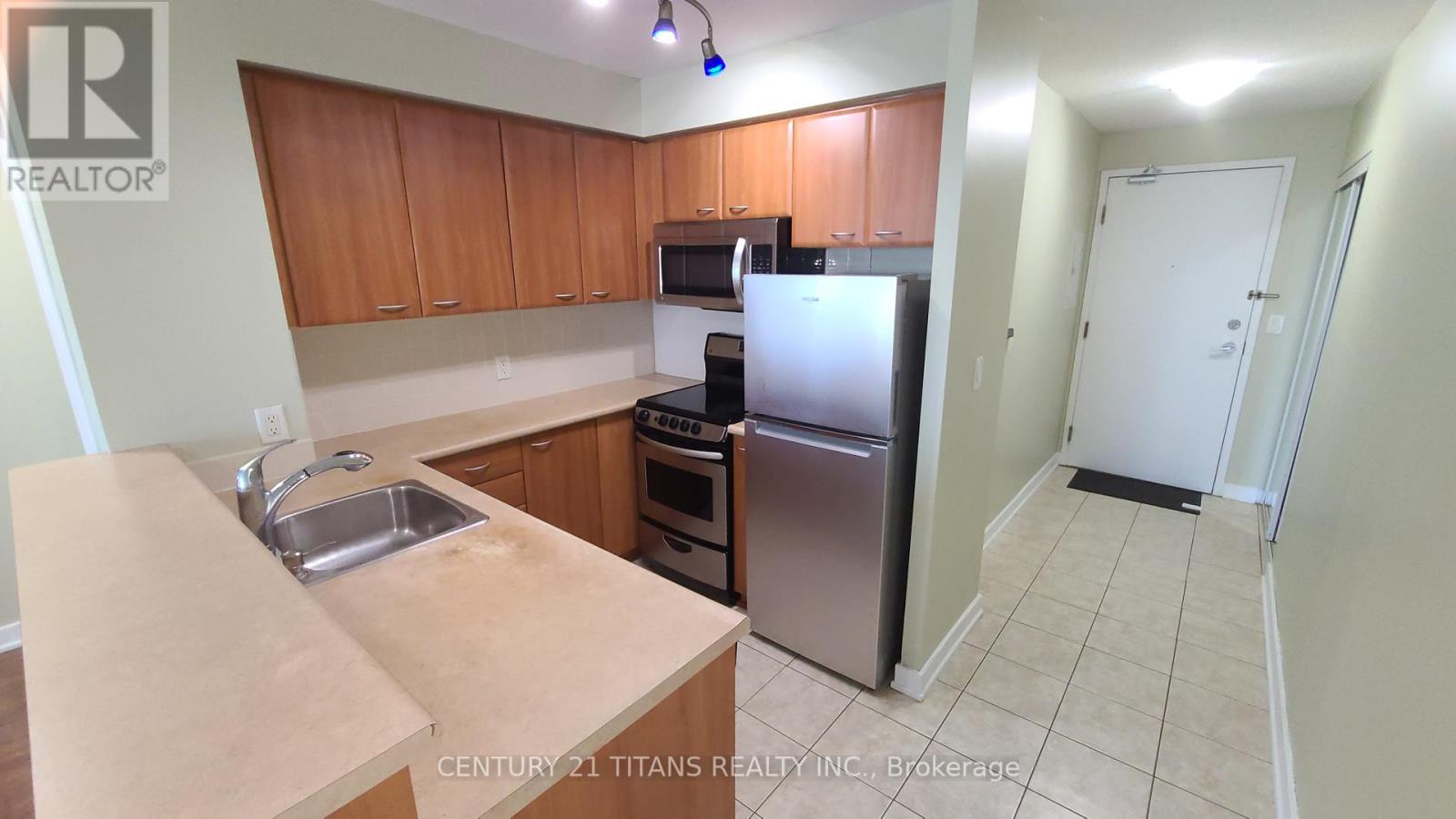 Photo 16 of 2015 36 Lee Centre Drive E, Toronto ON