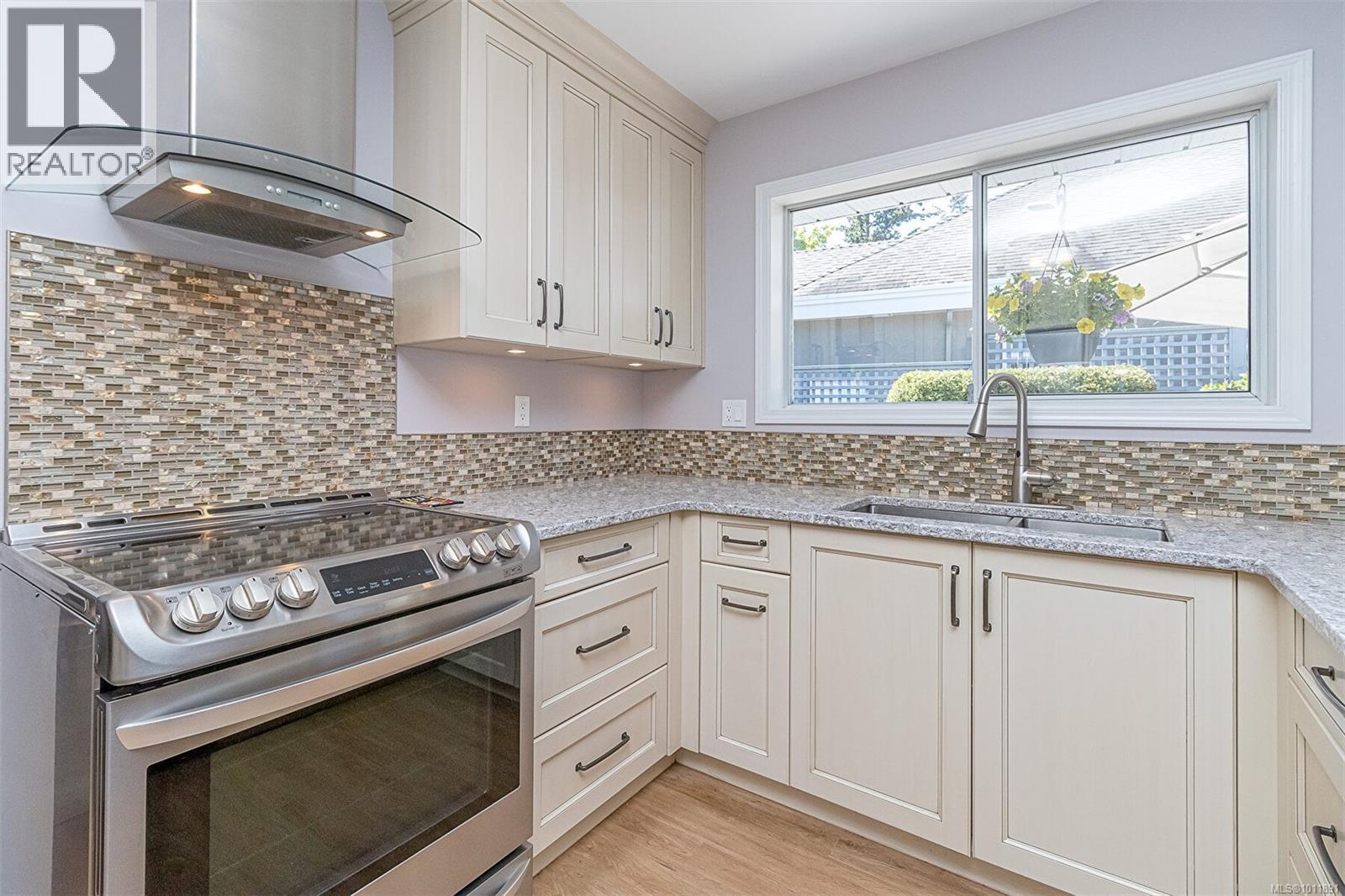 Photo 14 of 2295 Greenlands Rd, Saanich BC