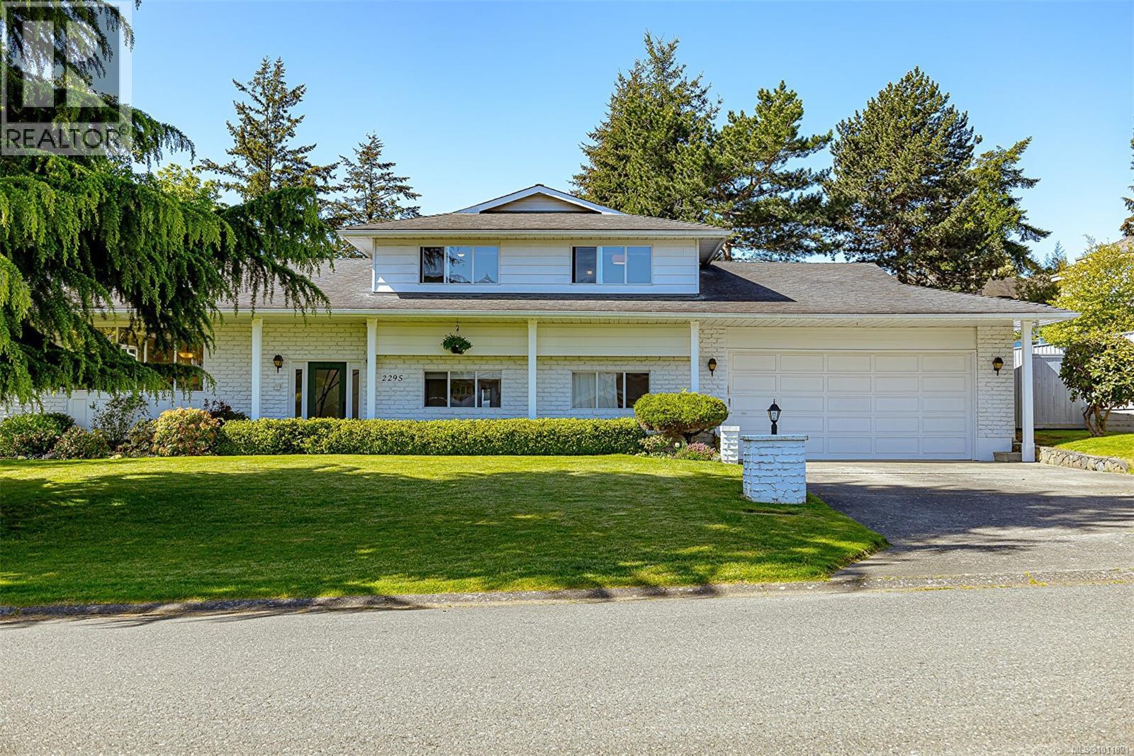 Photo 2 of 2295 Greenlands Rd, Saanich BC