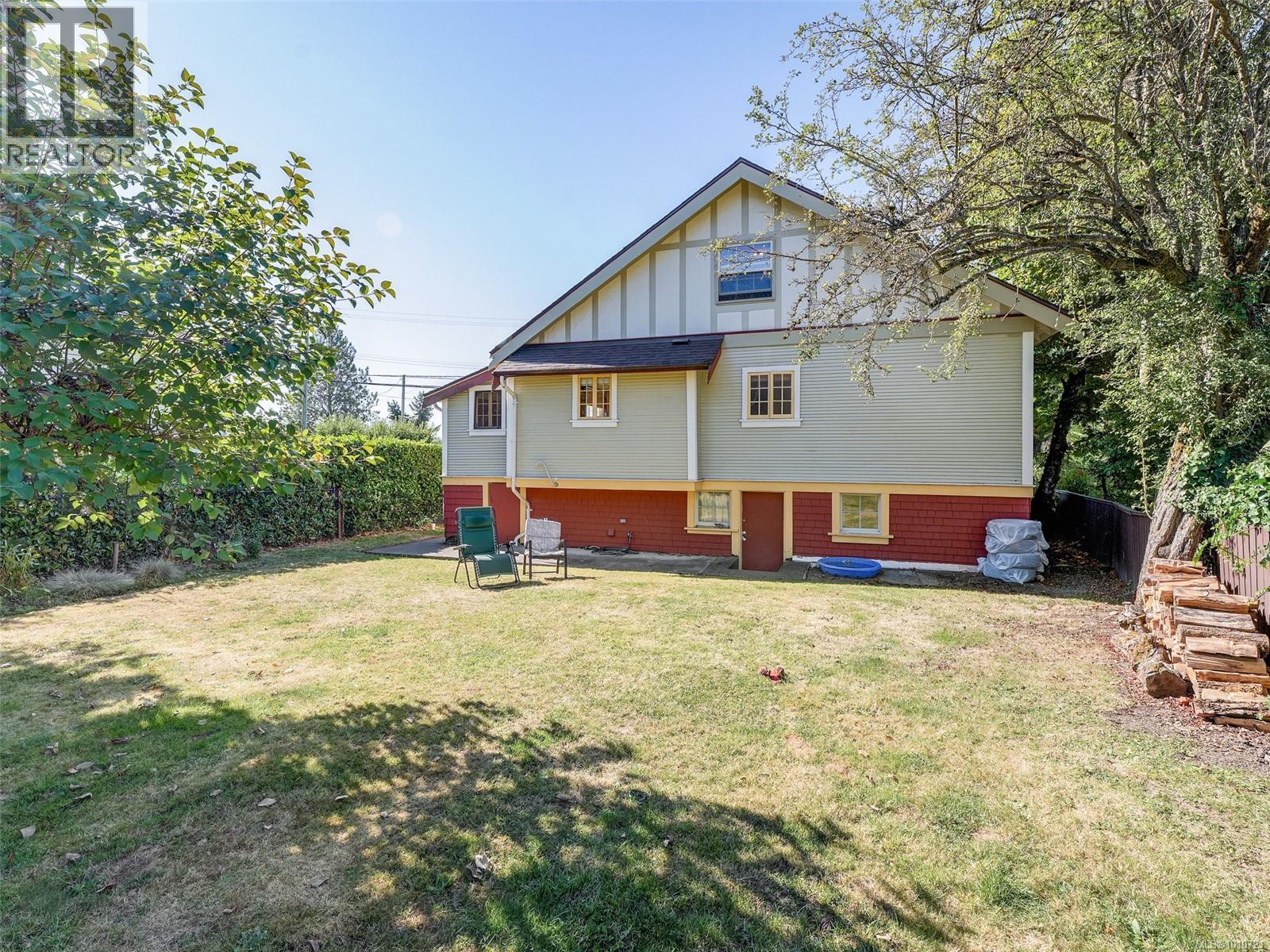 Photo 25 of 890 Burnside Rd W, Saanich BC