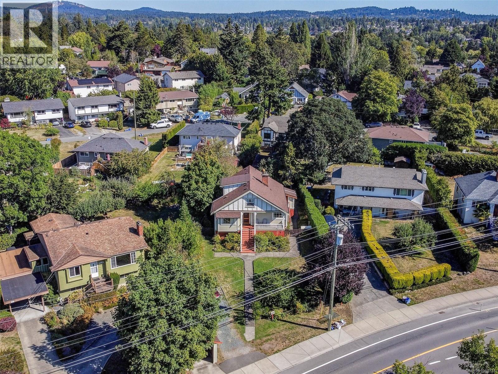Photo 29 of 890 Burnside Rd W, Saanich BC