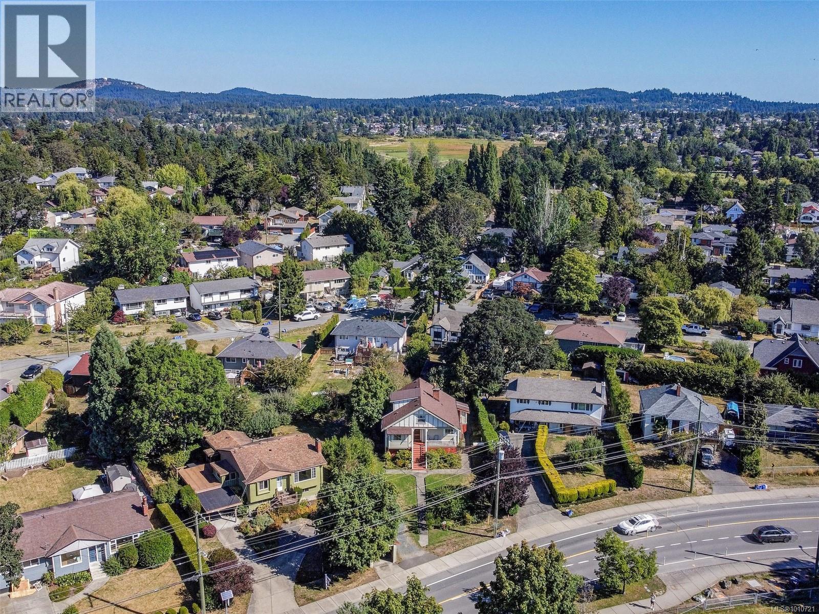 Photo 30 of 890 Burnside Rd W, Saanich BC