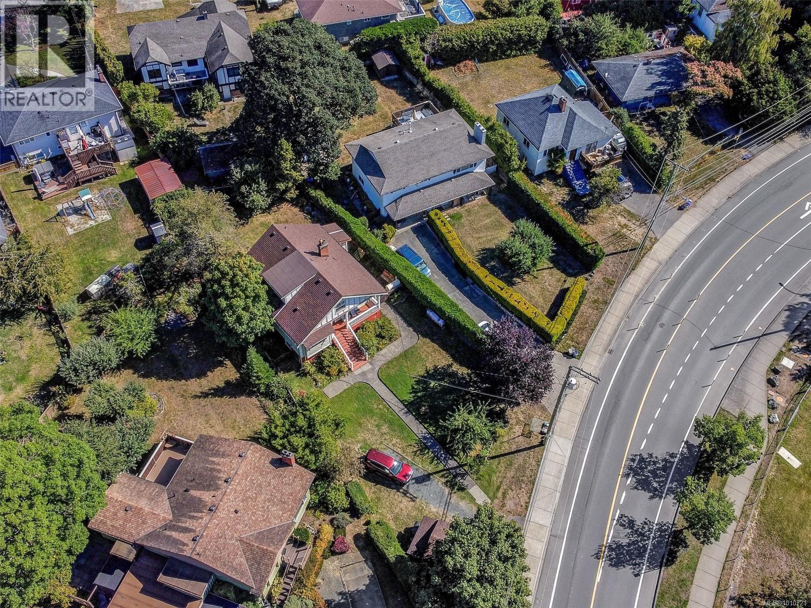 Photo 31 of 890 Burnside Rd W, Saanich BC