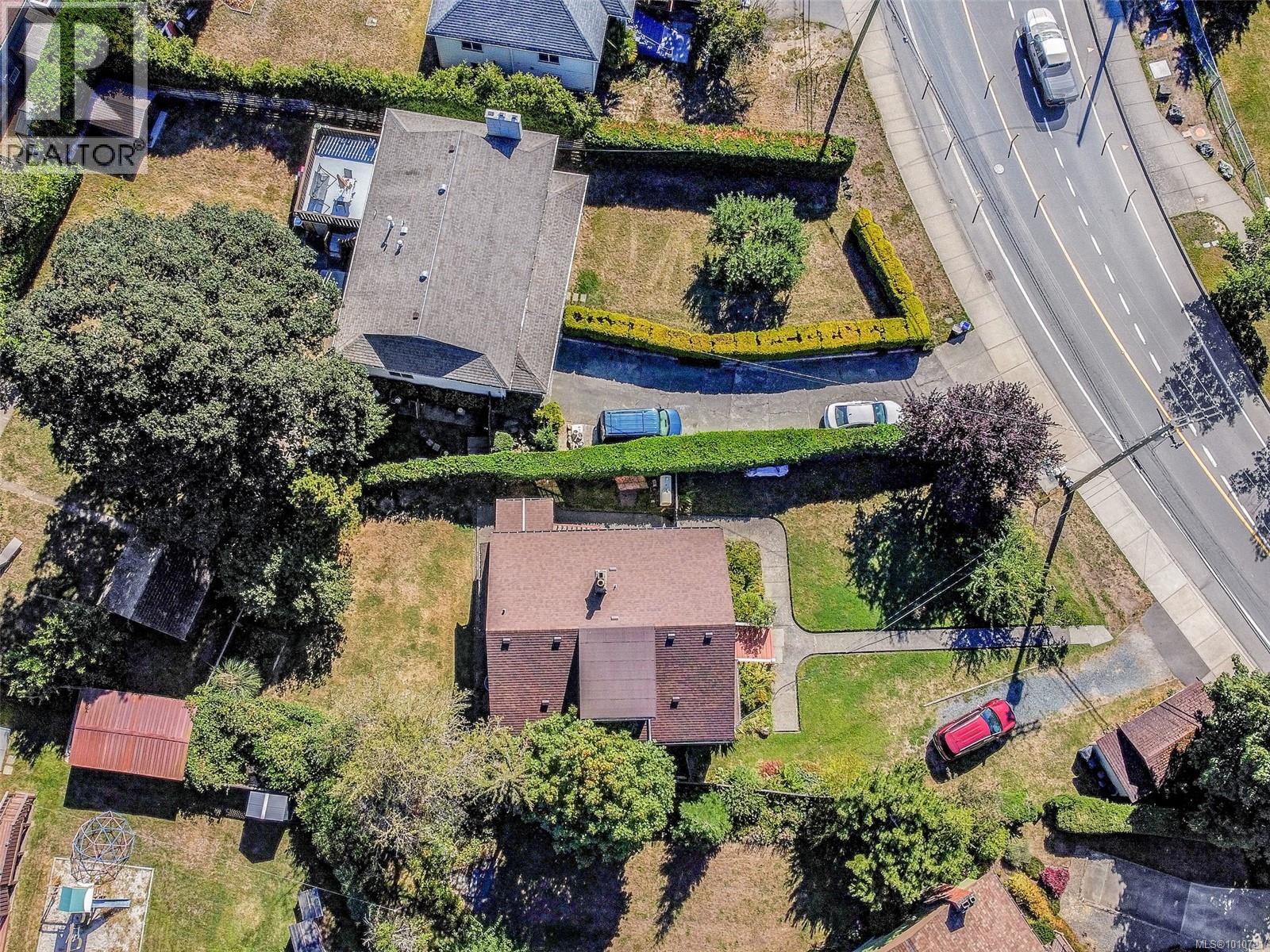 Photo 33 of 890 Burnside Rd W, Saanich BC