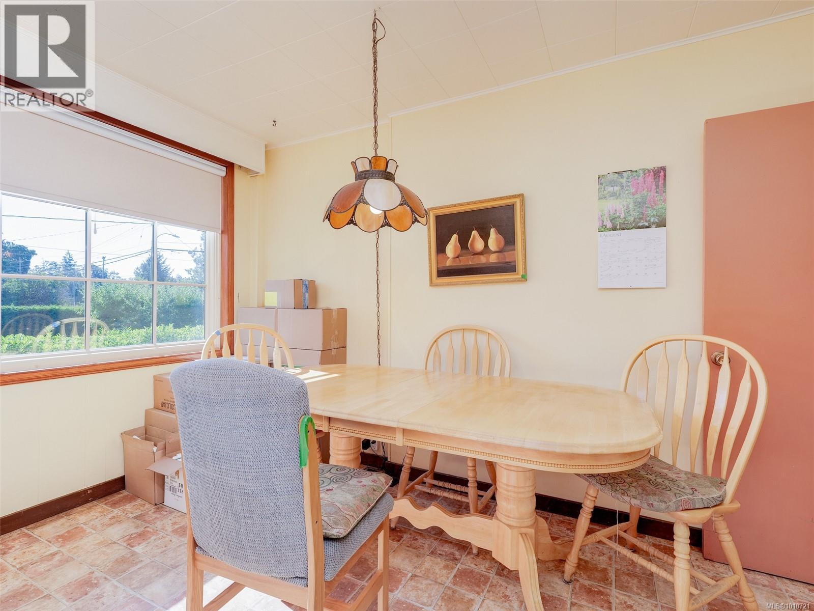 Photo 6 of 890 Burnside Rd W, Saanich BC