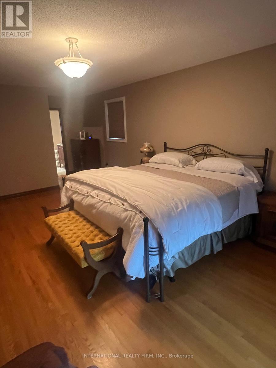 Photo 13 of 95 Dunstan Crescent, Vaughan ON