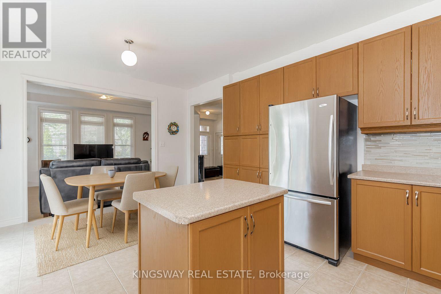 Photo 14 of 197 Ken Laushway Avenue, Whitchurchstouffville ON