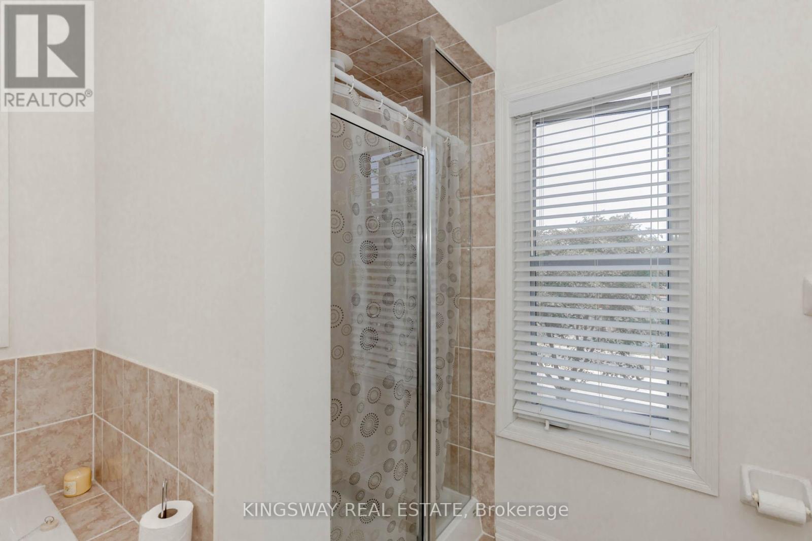Photo 18 of 197 Ken Laushway Avenue, Whitchurchstouffville ON