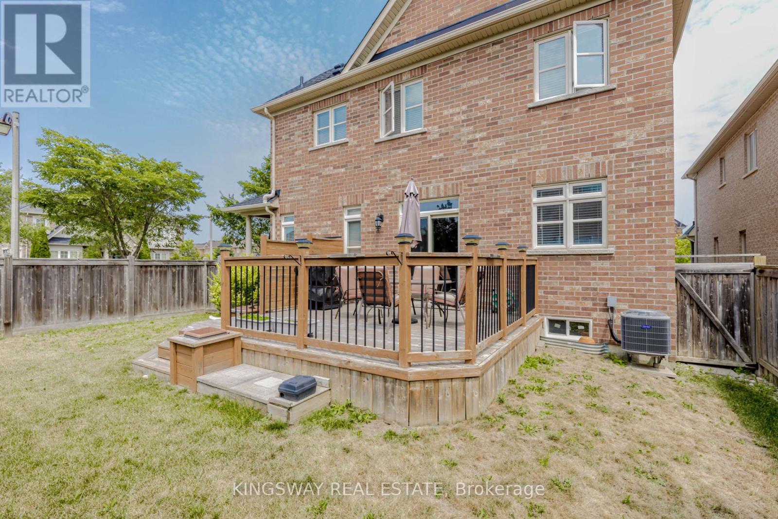 Photo 8 of 197 Ken Laushway Avenue, Whitchurchstouffville ON