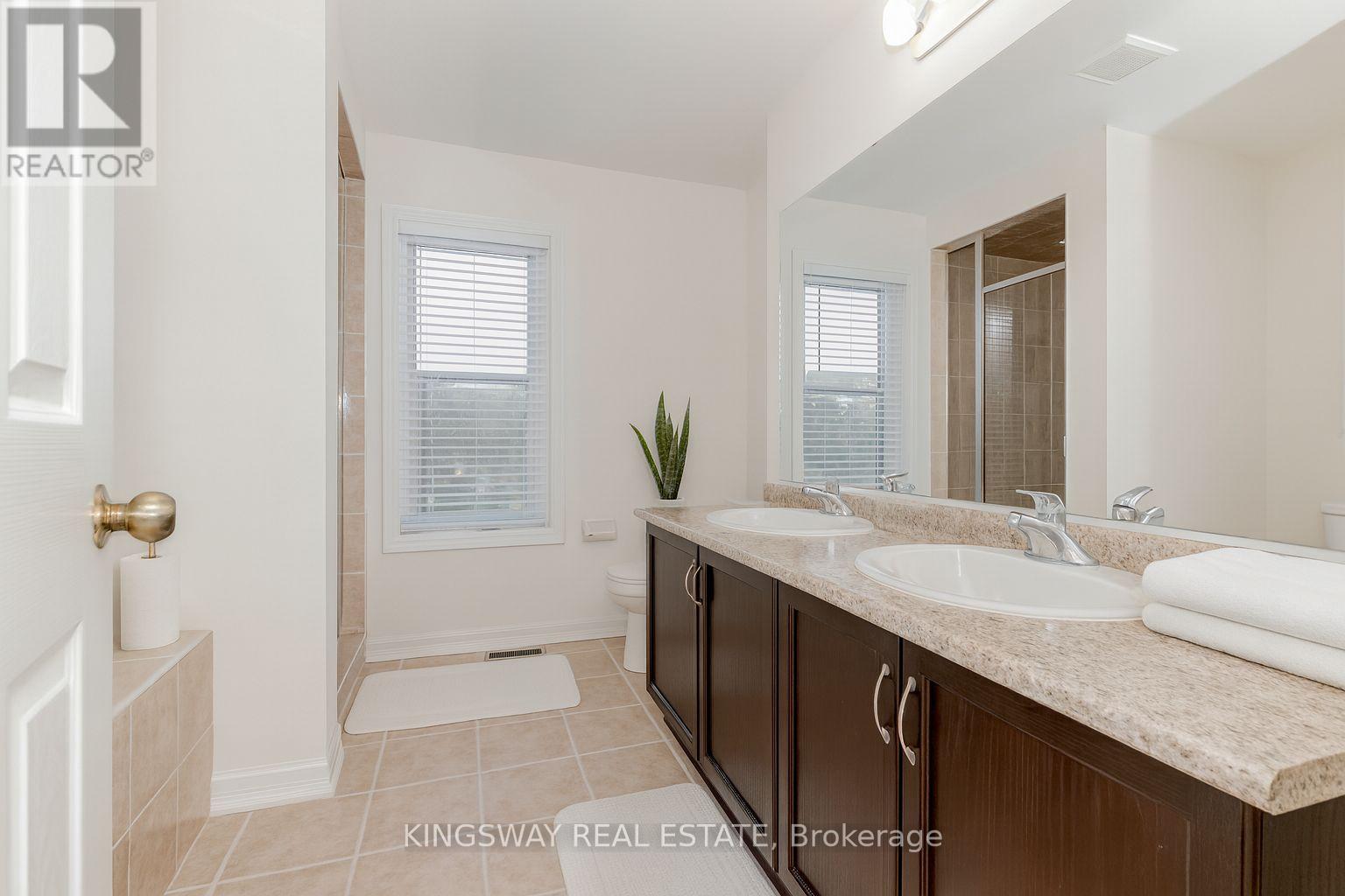 Photo 11 of 197 Ken Laushway Avenue, Whitchurchstouffville ON