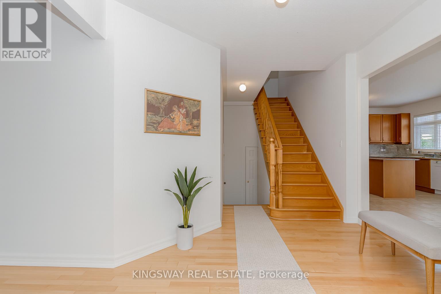 Photo 6 of 197 Ken Laushway Avenue, Whitchurchstouffville ON