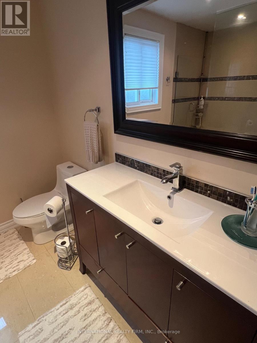 Photo 11 of 95 Dunstan Crescent, Vaughan ON