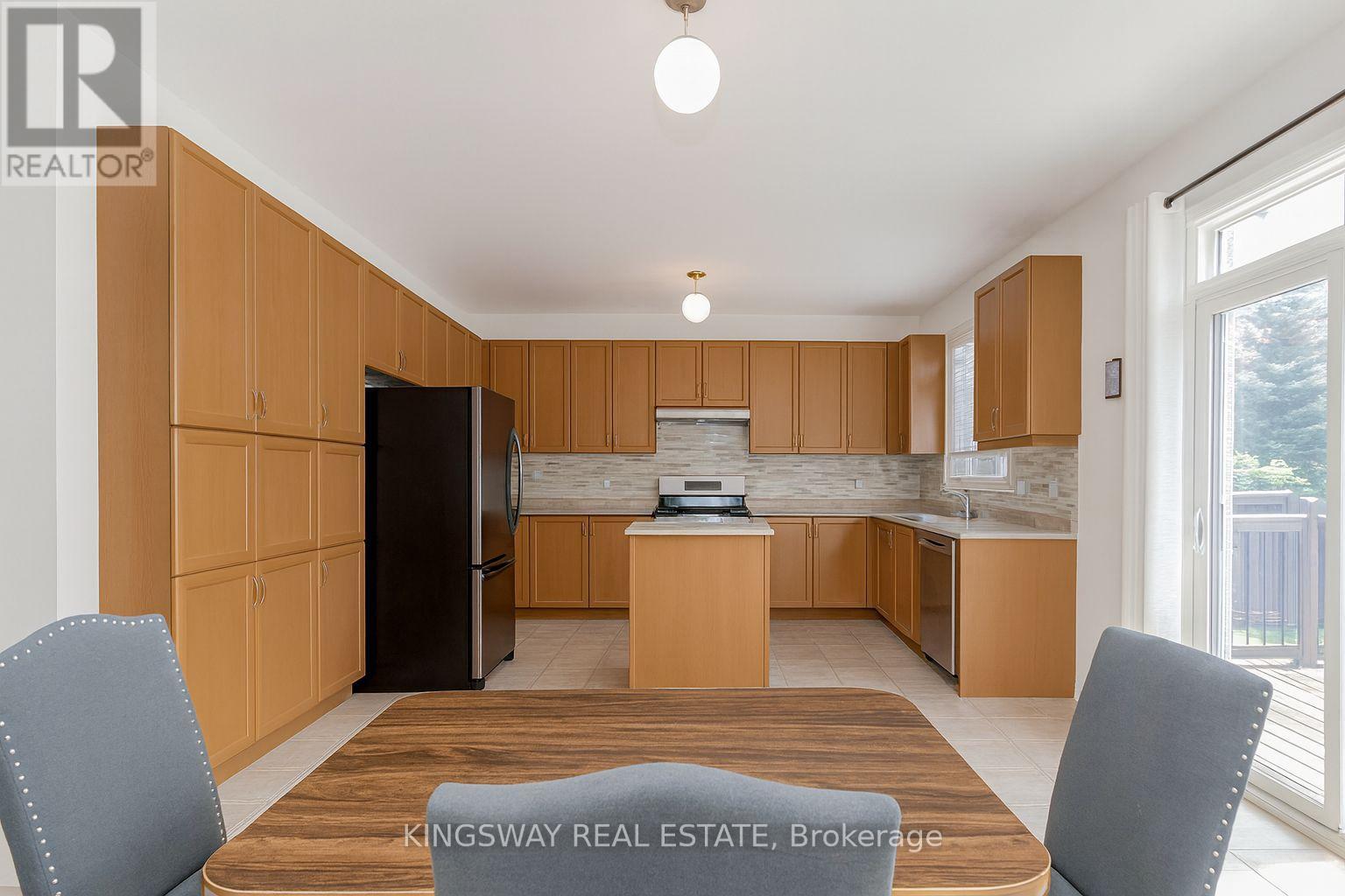 Photo 13 of 197 Ken Laushway Avenue, Whitchurchstouffville ON