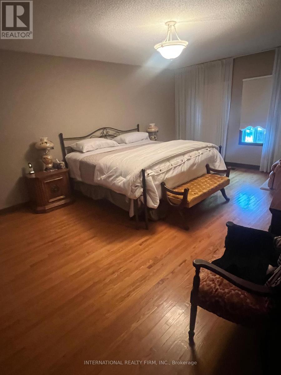 Photo 12 of 95 Dunstan Crescent, Vaughan ON
