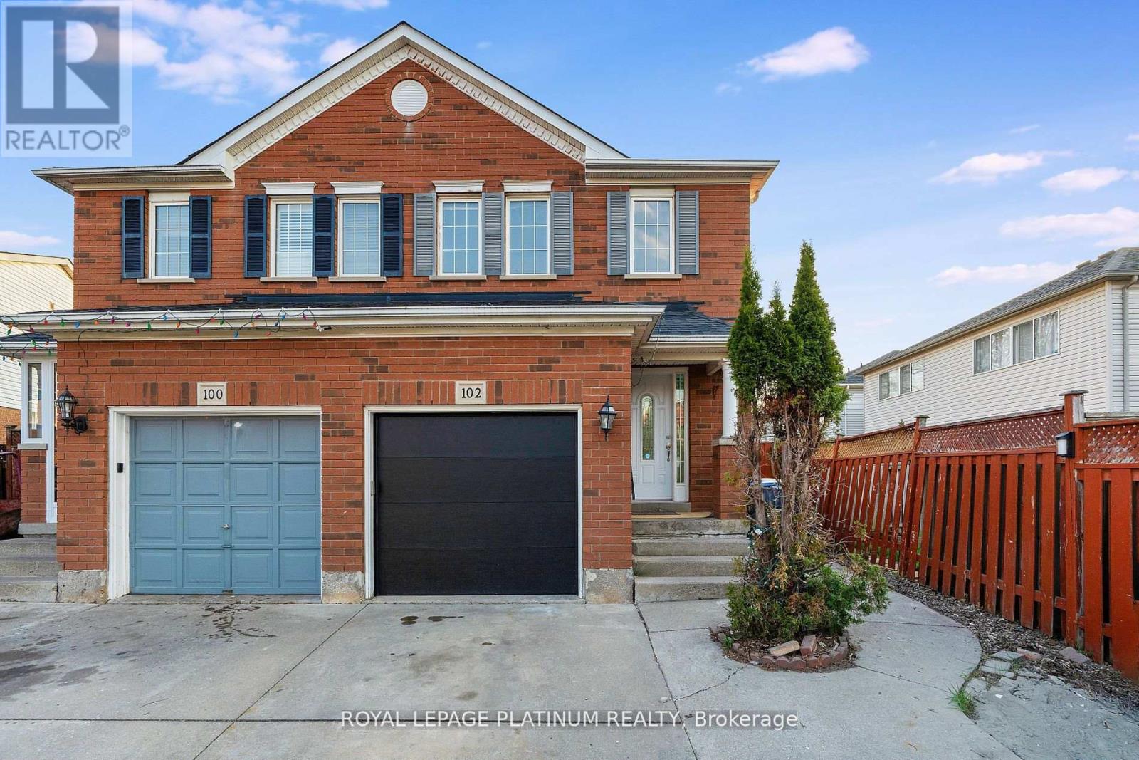 Photo 2 of 102 Bunchberry Way, Brampton ON