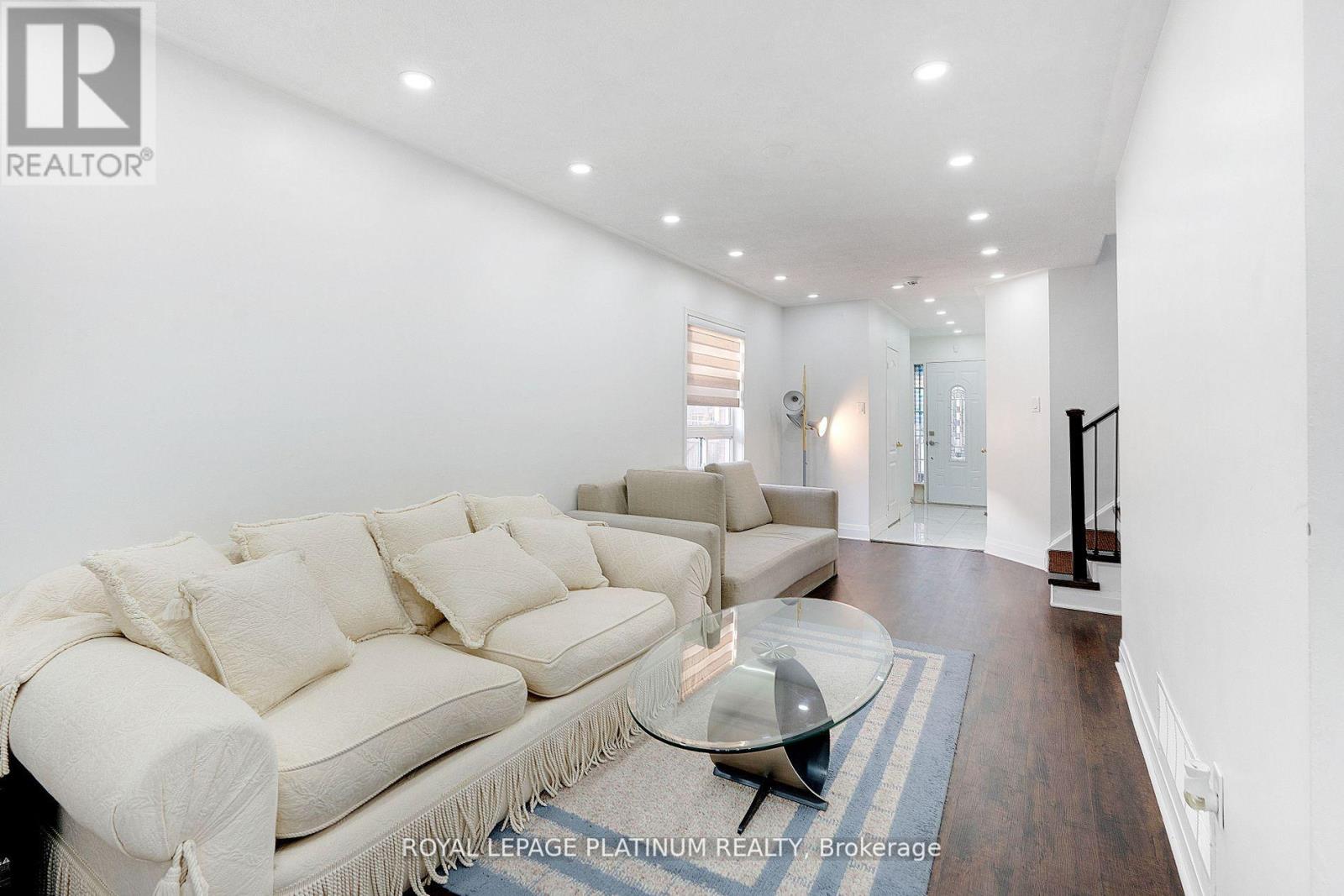 Photo 32 of 102 Bunchberry Way, Brampton ON