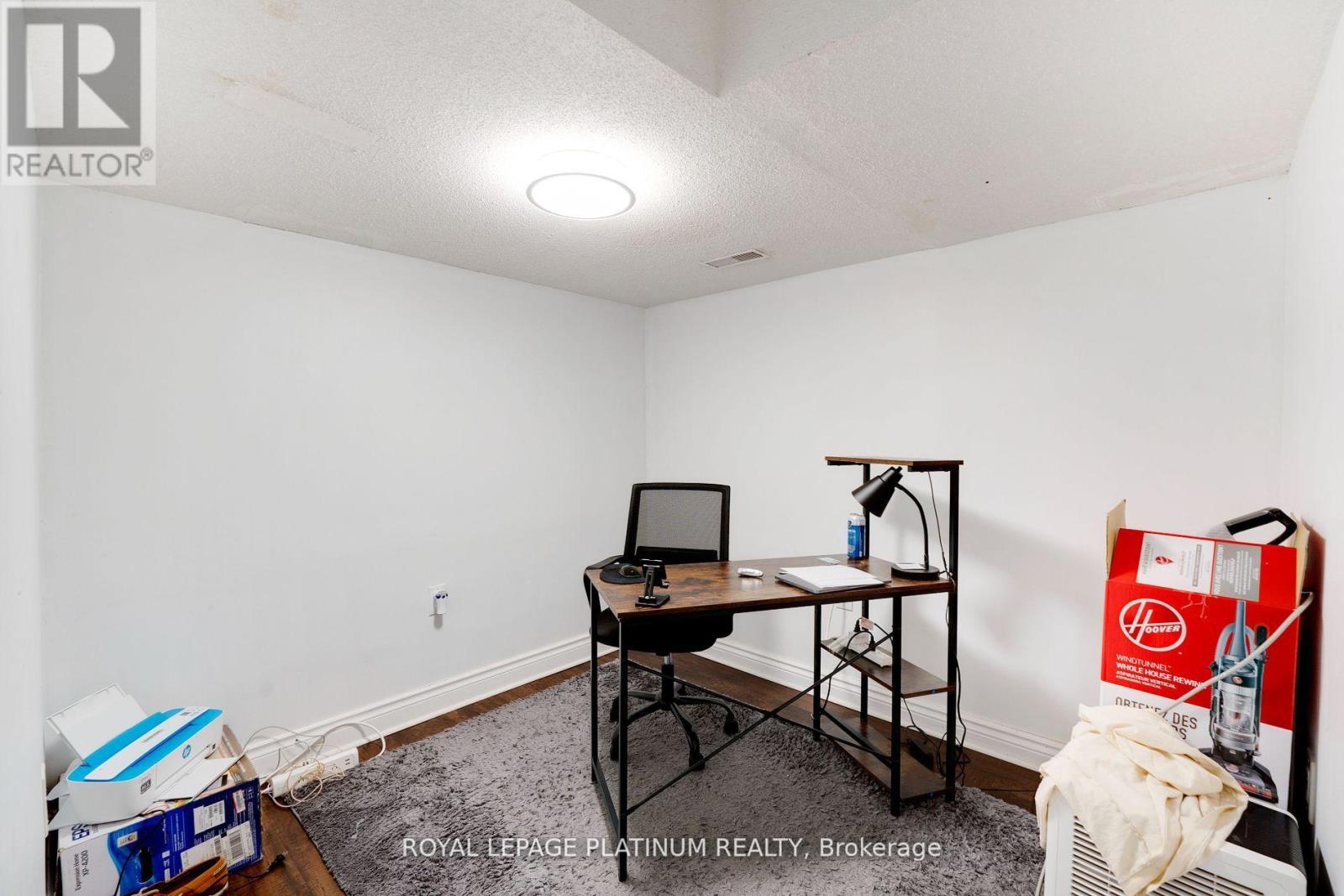 Photo 17 of 102 Bunchberry Way, Brampton ON