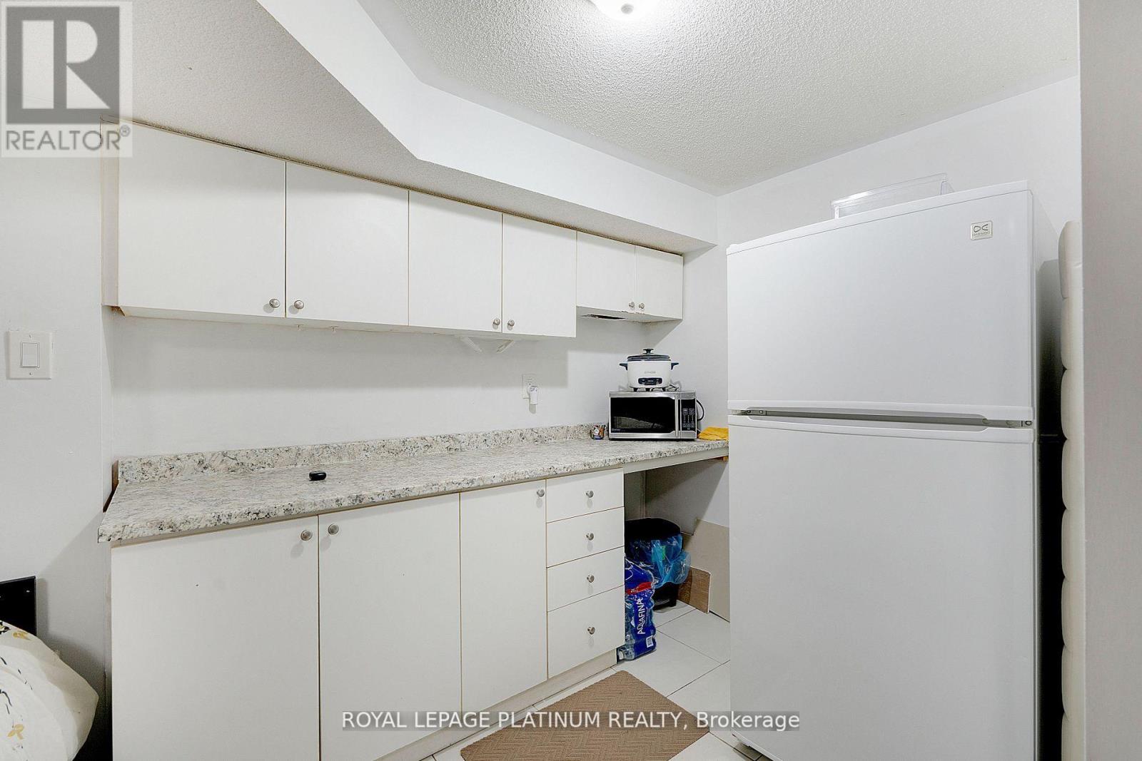 Photo 18 of 102 Bunchberry Way, Brampton ON