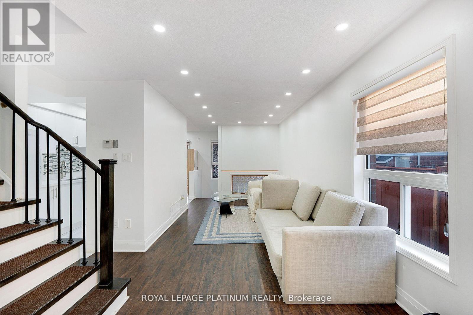 Photo 9 of 102 Bunchberry Way, Brampton ON