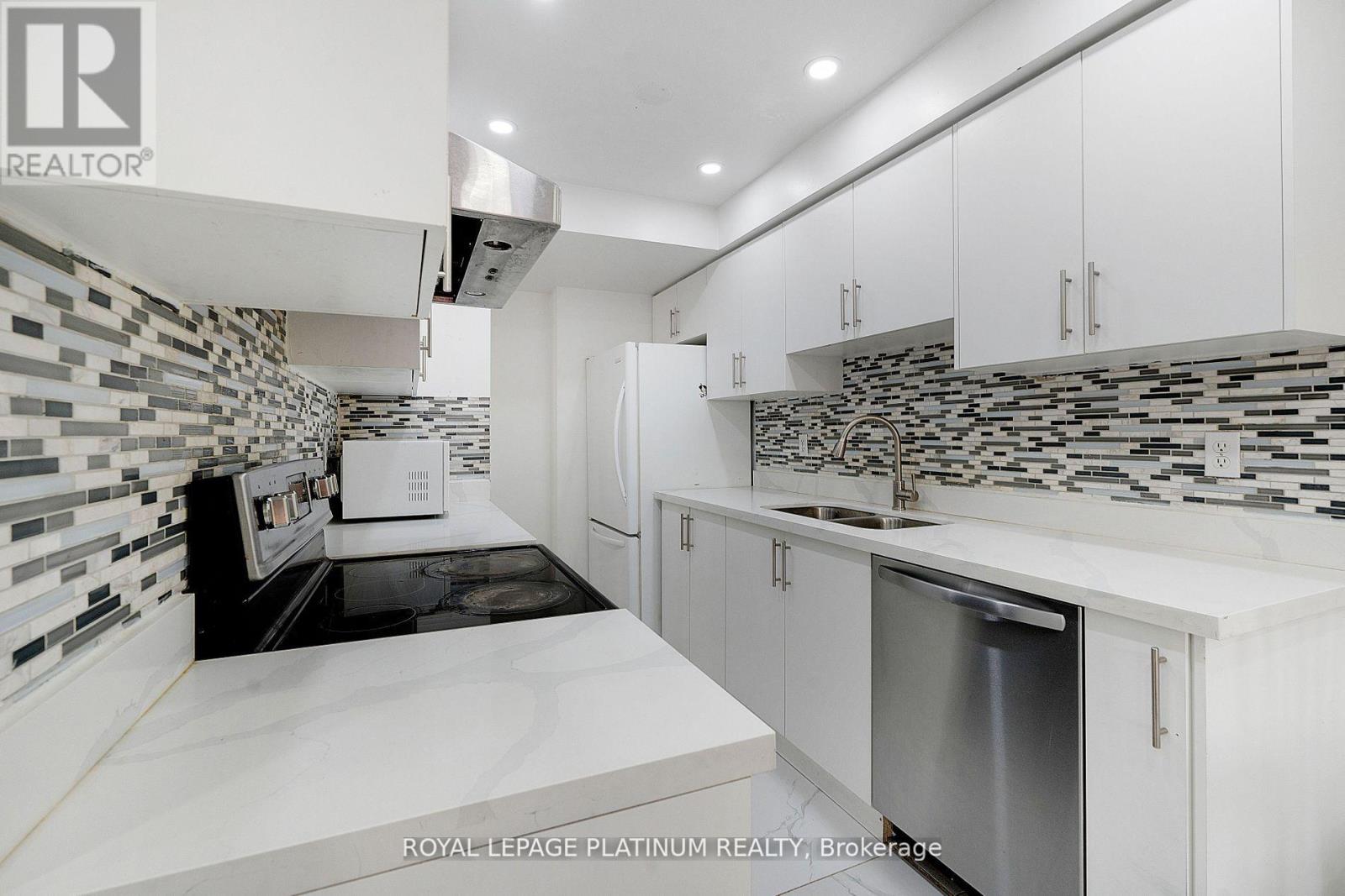 Photo 11 of 102 Bunchberry Way, Brampton ON