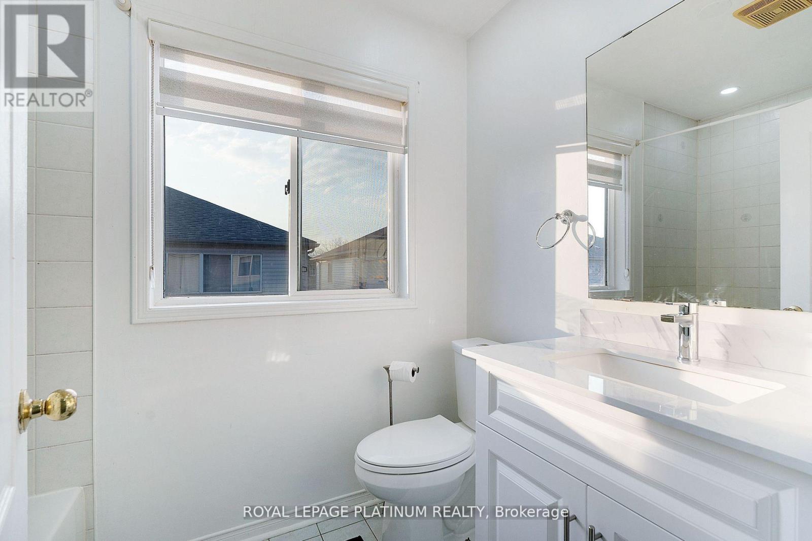 Photo 25 of 102 Bunchberry Way, Brampton ON