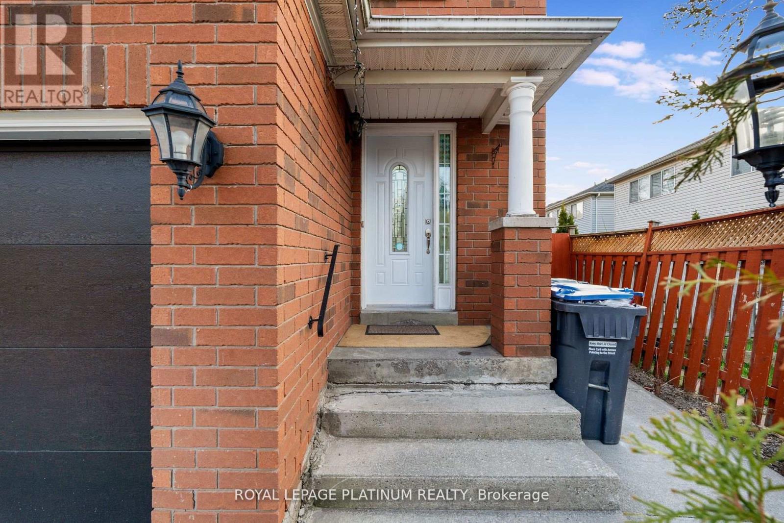 Photo 6 of 102 Bunchberry Way, Brampton ON