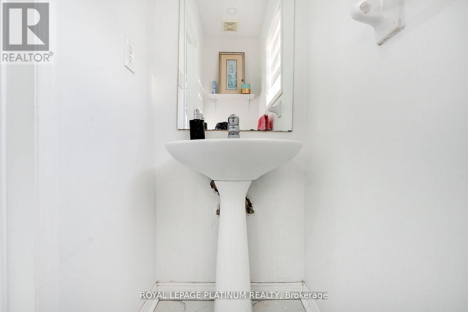 Photo 15 of 102 Bunchberry Way, Brampton ON