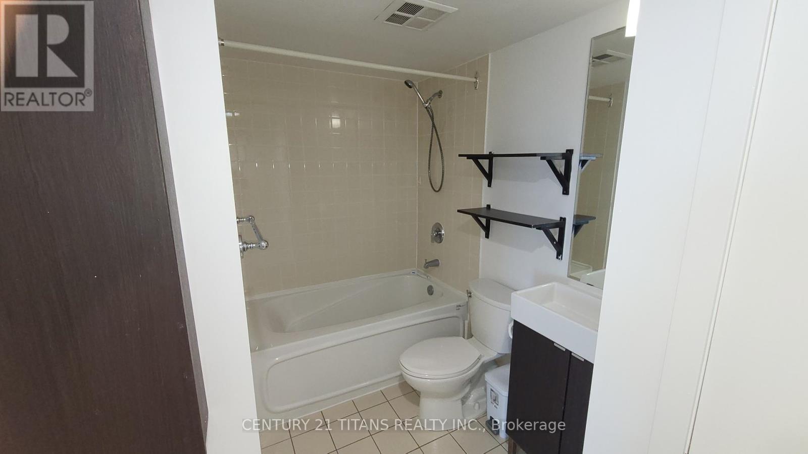 Photo 16 of 2015 36 Lee Centre Drive E, Toronto ON