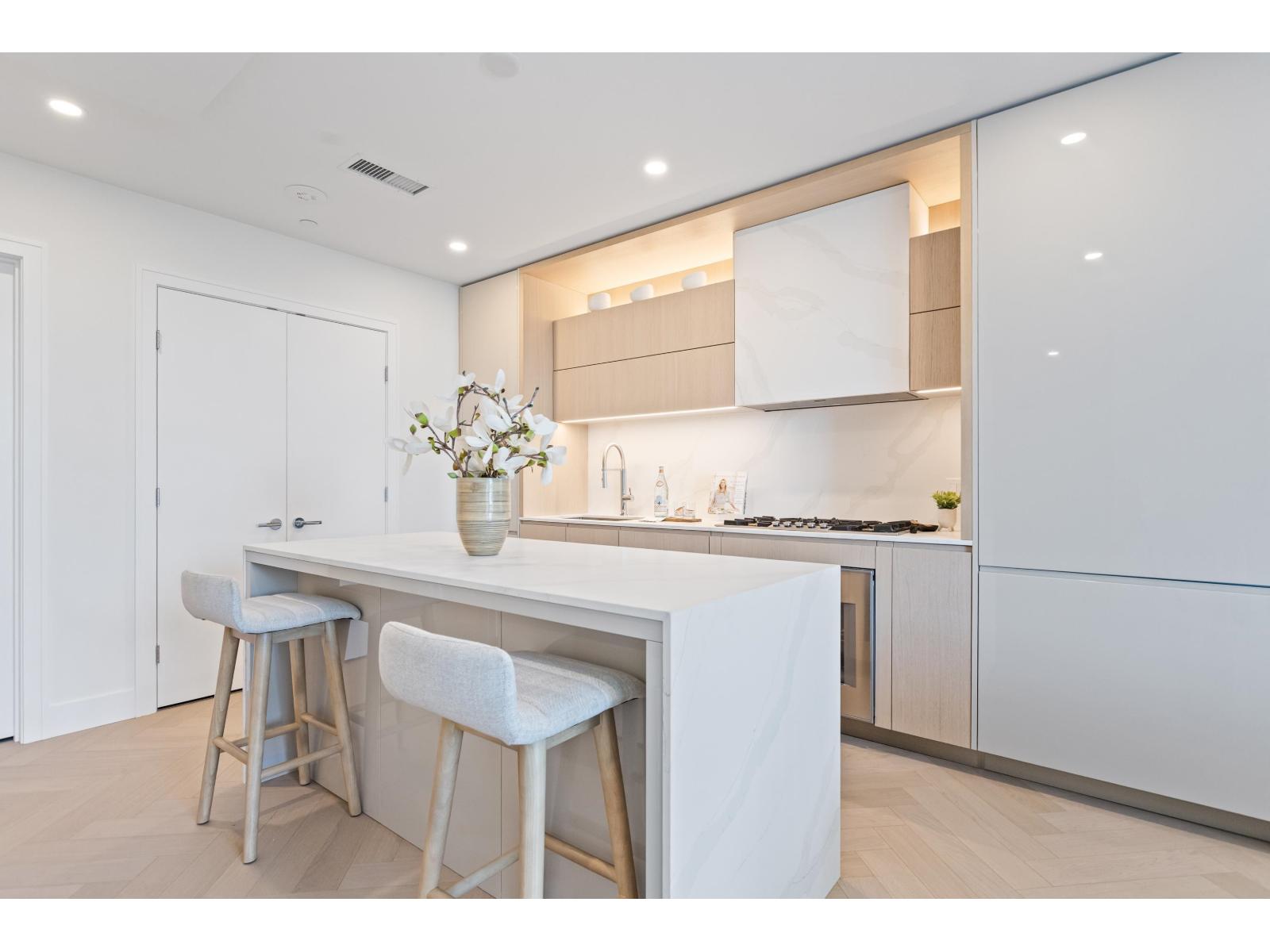 Photo 6 of 501 1342 Johnston Road, White Rock BC