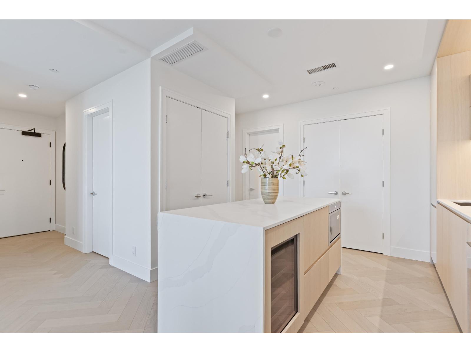Photo 9 of 501 1342 Johnston Road, White Rock BC