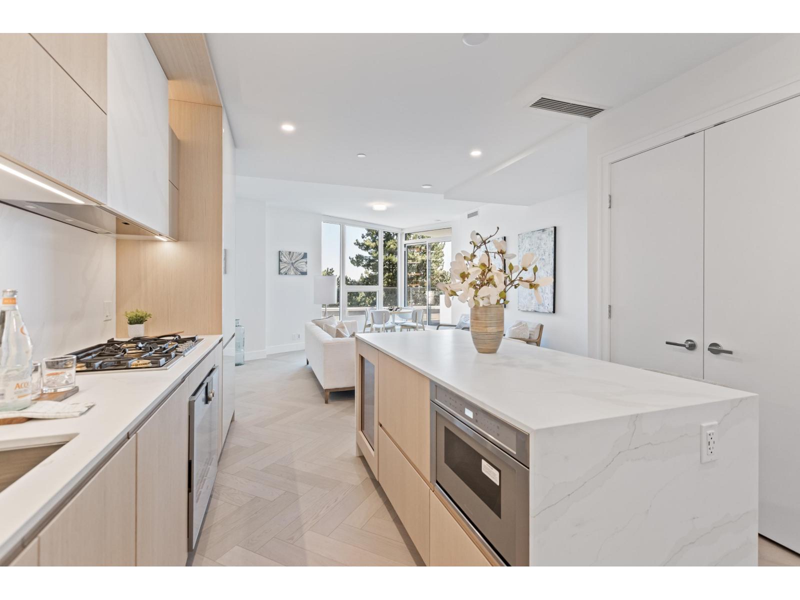 Photo 10 of 501 1342 Johnston Road, White Rock BC