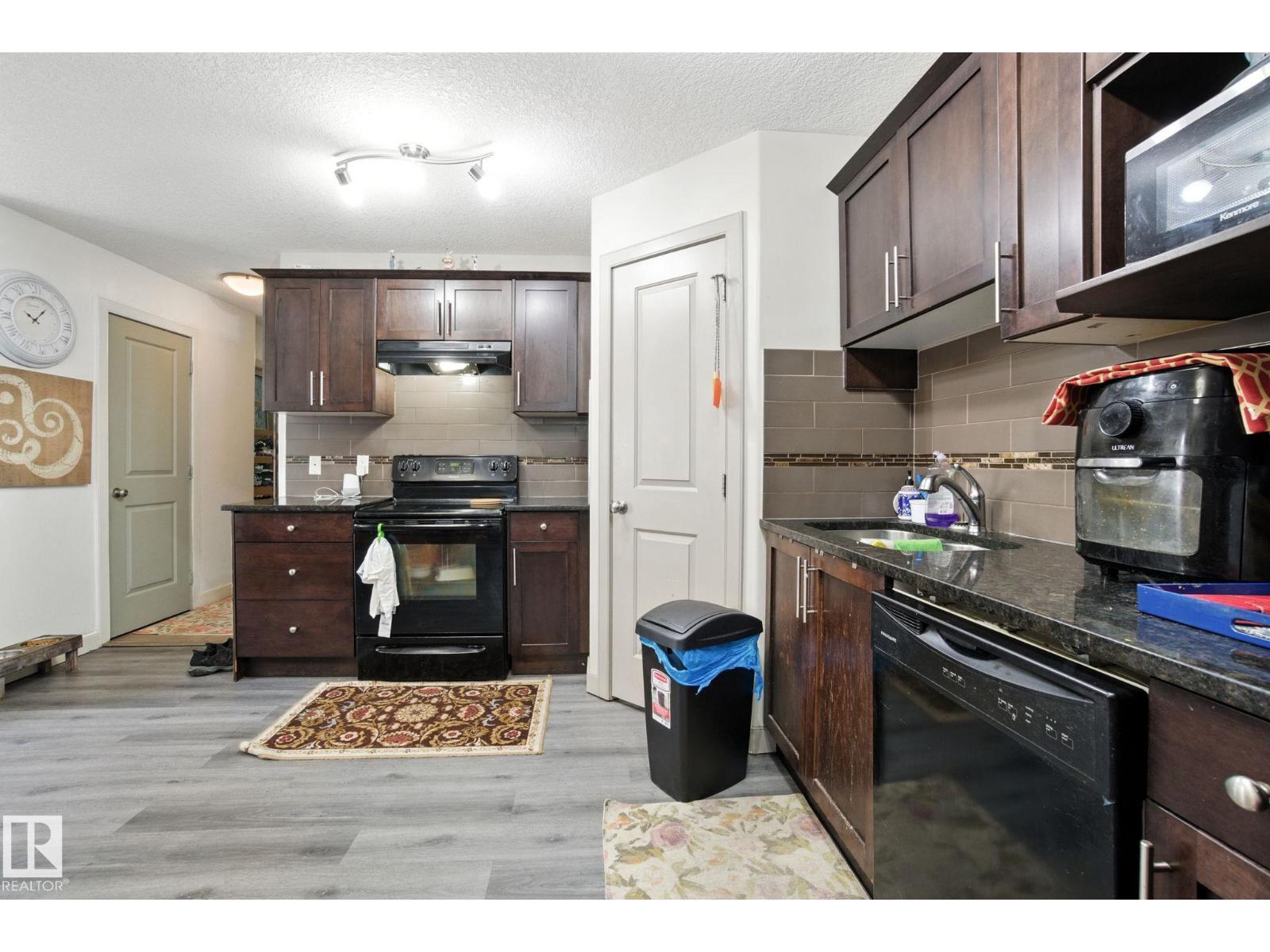 Photo 10 of 8 1820 34 Av Nw, Edmonton AB