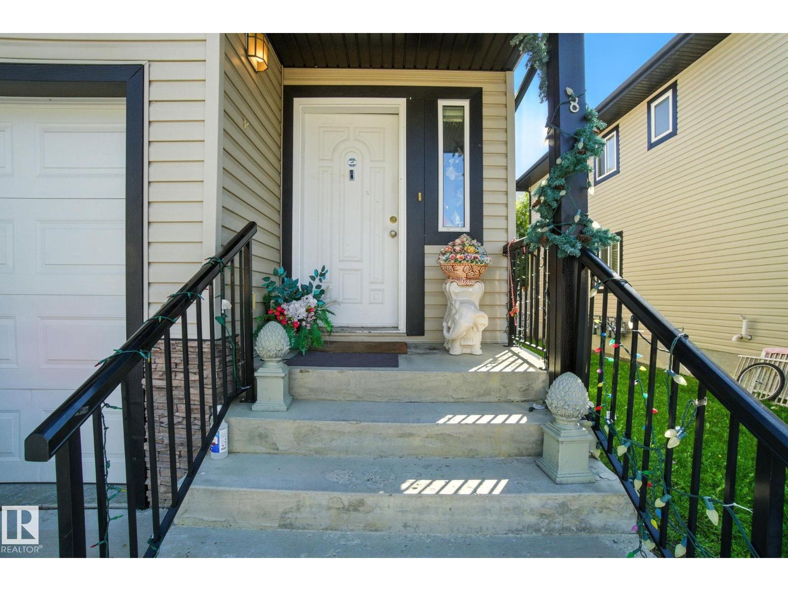 Photo 4 of 8 1820 34 Av Nw, Edmonton AB