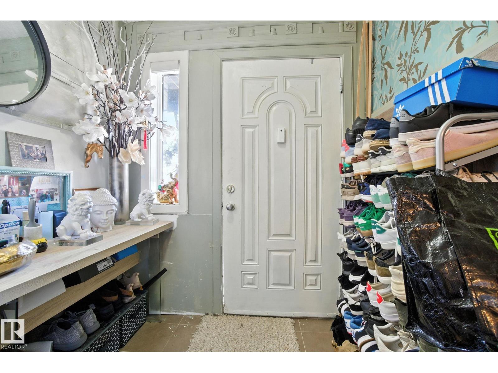 Photo 5 of 8 1820 34 Av Nw, Edmonton AB