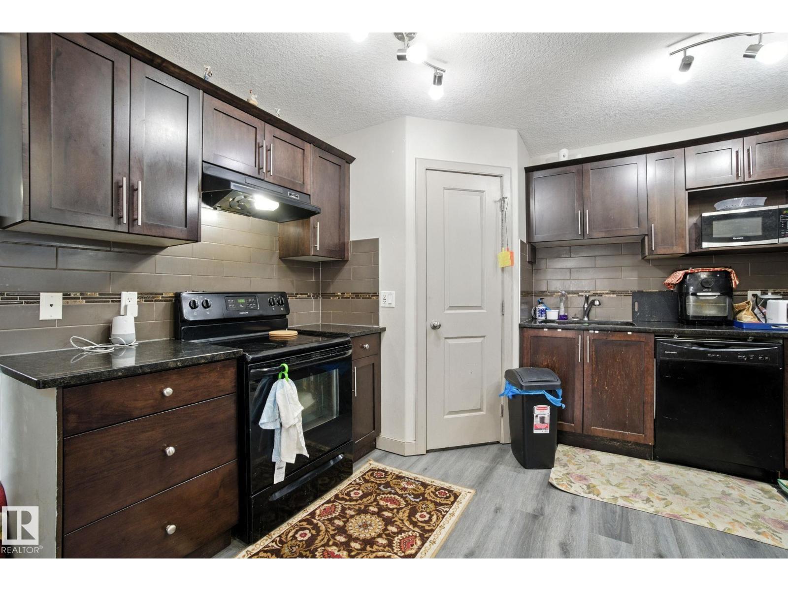 Photo 7 of 8 1820 34 Av Nw, Edmonton AB