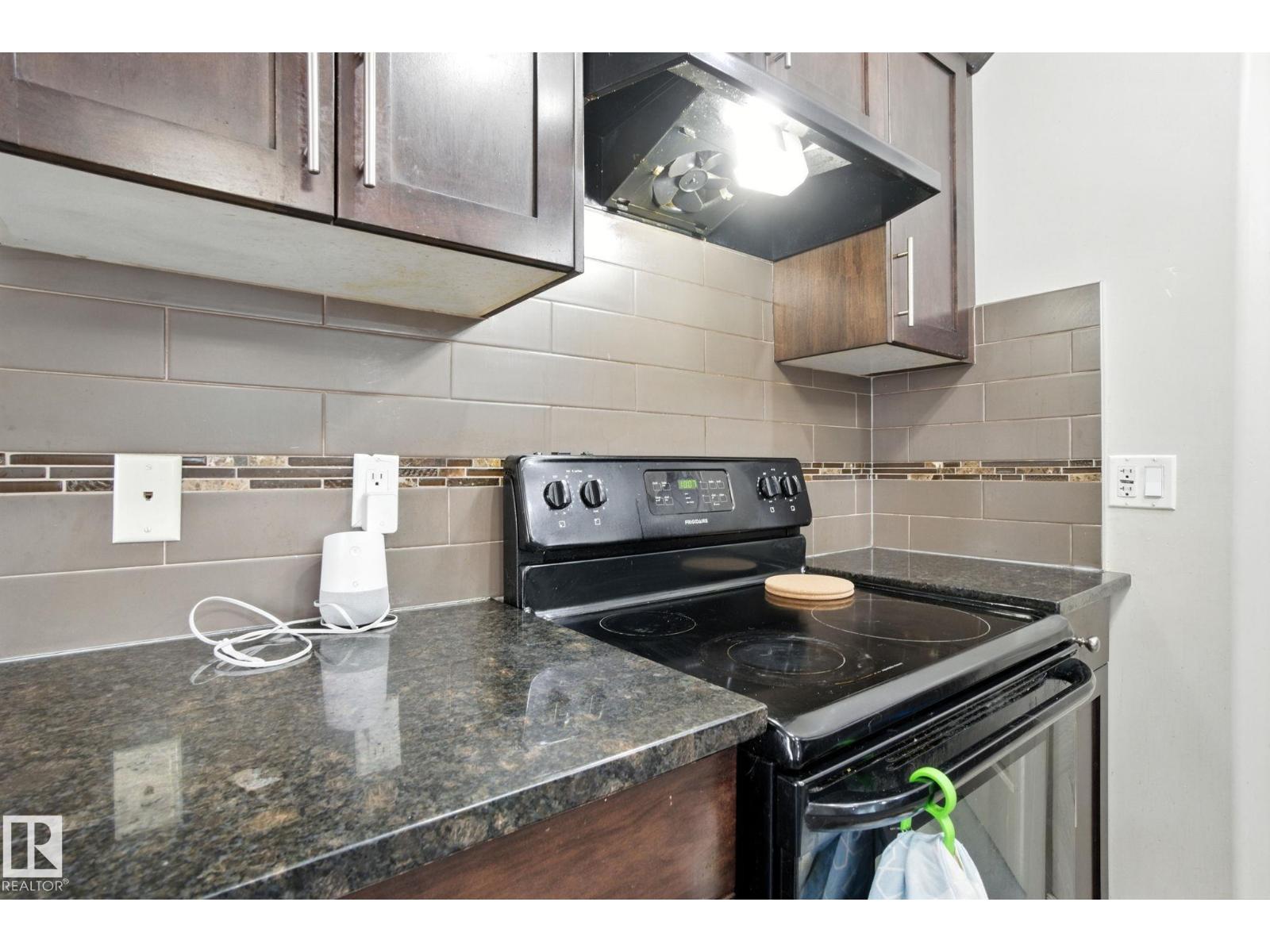 Photo 9 of 8 1820 34 Av Nw, Edmonton AB