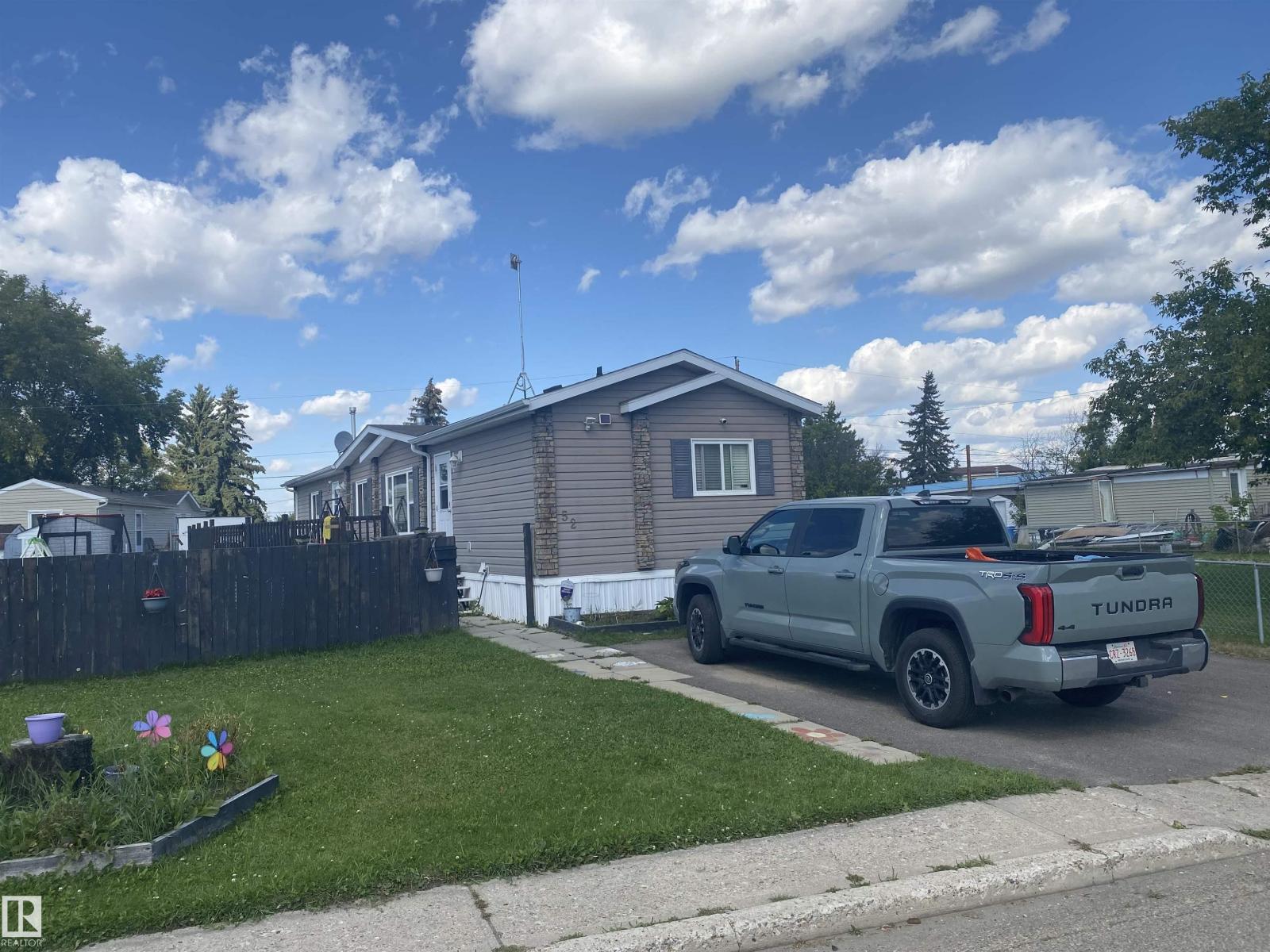 Photo 1 of 52 4204 47 St, Wetaskiwin AB