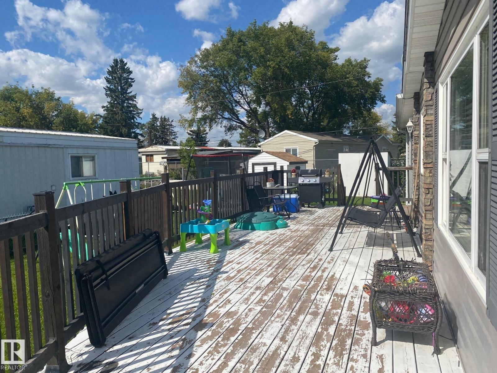 Photo 18 of 52 4204 47 St, Wetaskiwin AB