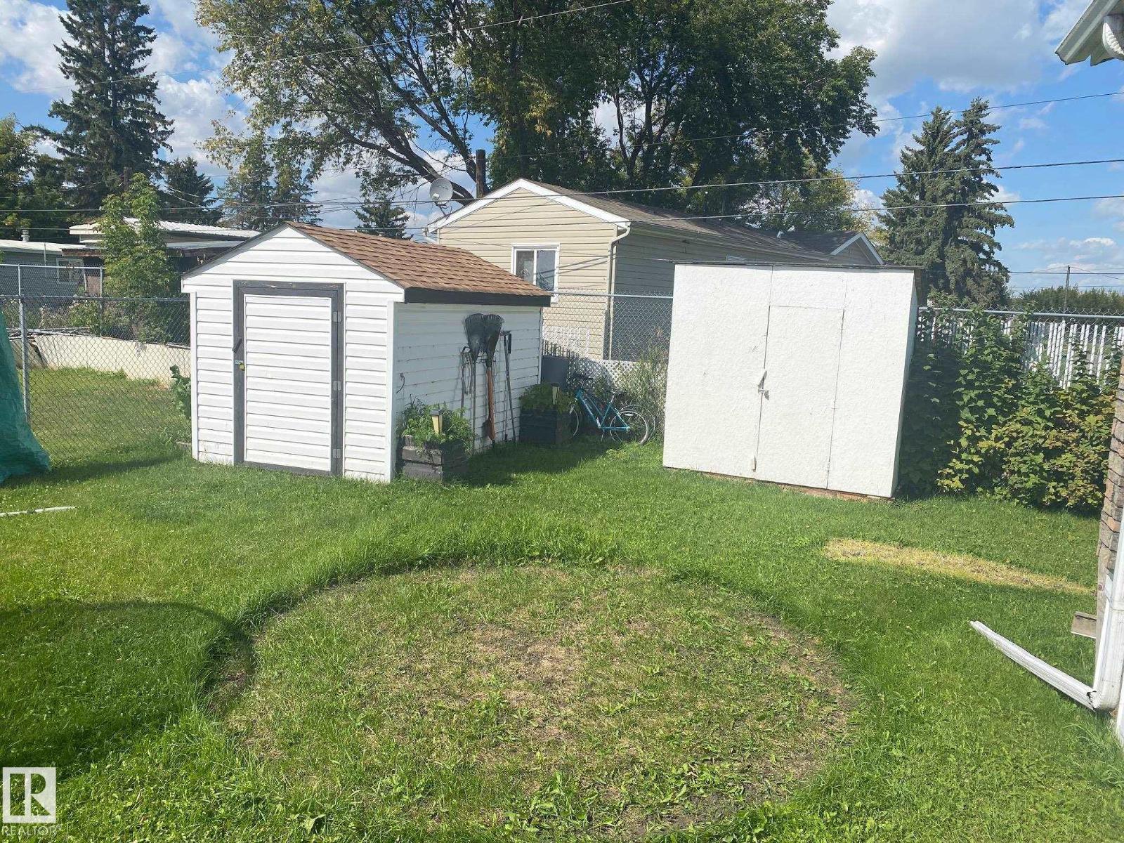 Photo 19 of 52 4204 47 St, Wetaskiwin AB