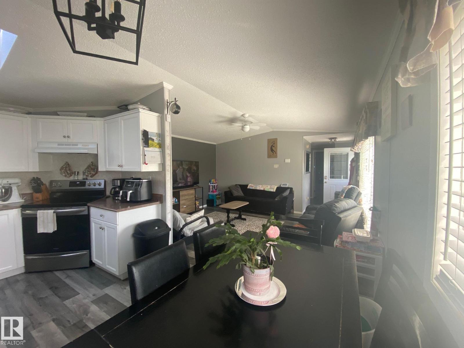 Photo 5 of 52 4204 47 St, Wetaskiwin AB