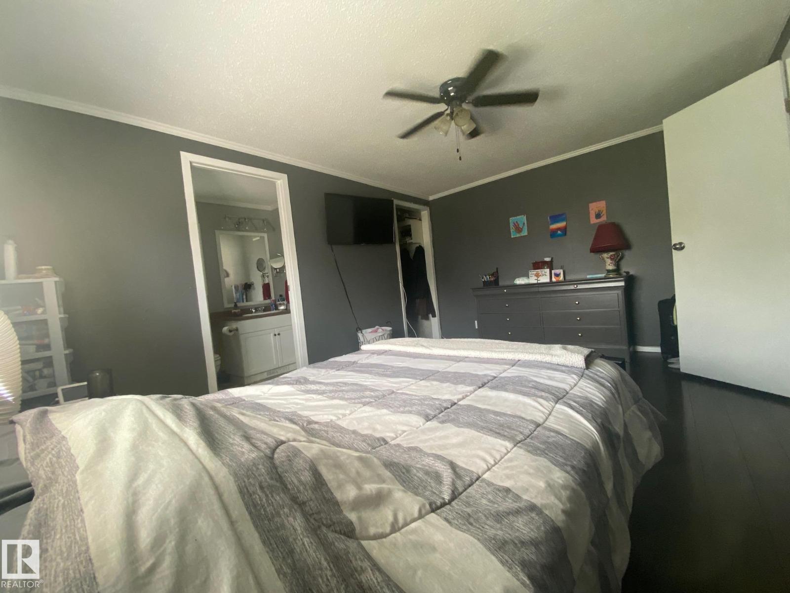 Photo 9 of 52 4204 47 St, Wetaskiwin AB