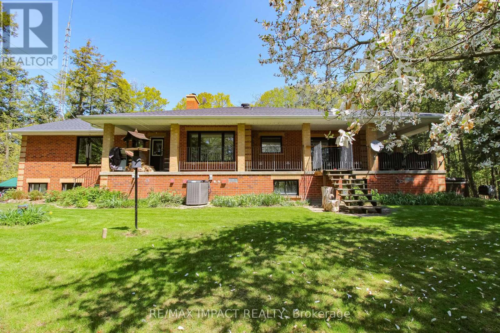 Photo 13 of 215 Raglan Road W, Oshawa ON
