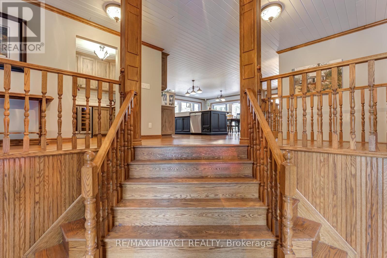 Photo 21 of 215 Raglan Road W, Oshawa ON