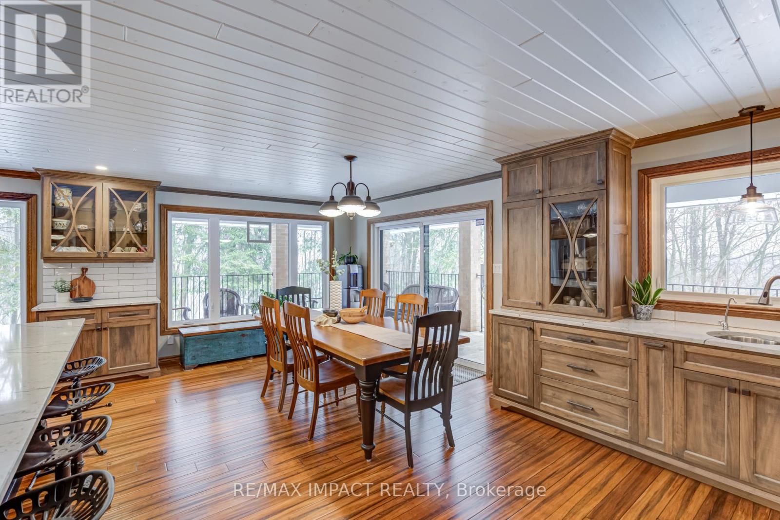 Photo 25 of 215 Raglan Road W, Oshawa ON