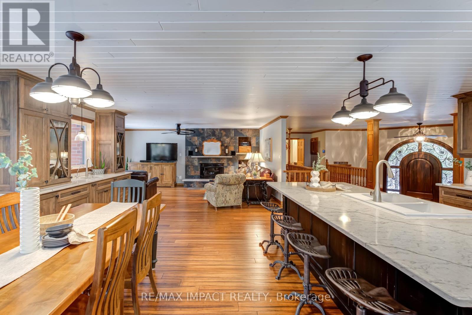 Photo 26 of 215 Raglan Road W, Oshawa ON