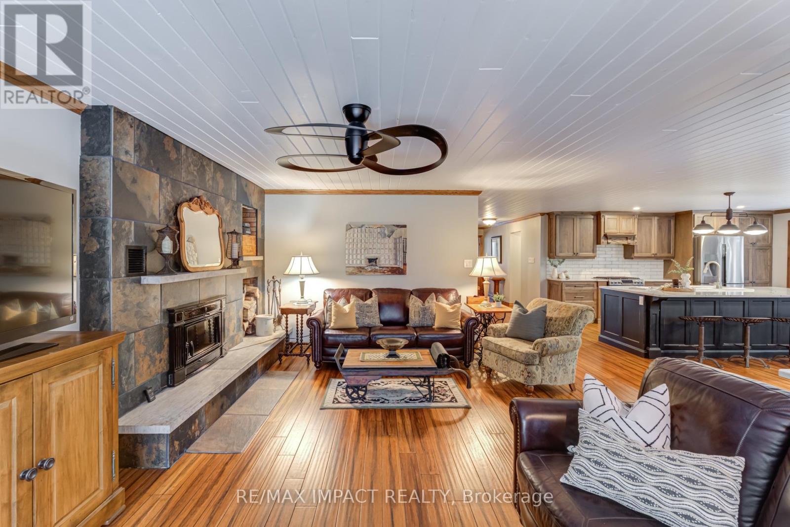 Photo 28 of 215 Raglan Road W, Oshawa ON