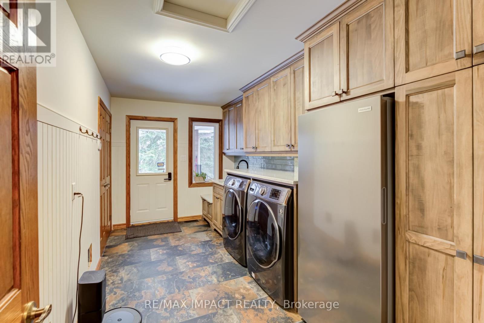 Photo 42 of 215 Raglan Road W, Oshawa ON